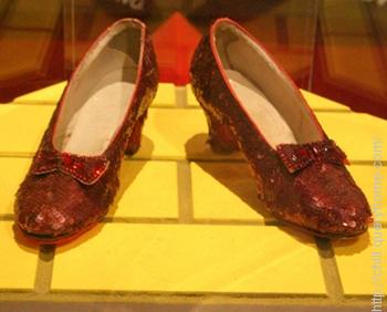 The slippers color was Silver in the original Wizard of Oz .